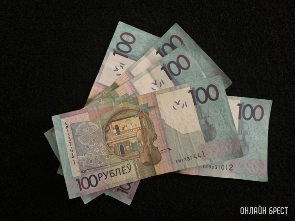 Сколько зарабатывают белорусы в Минске и регионах – инфографика