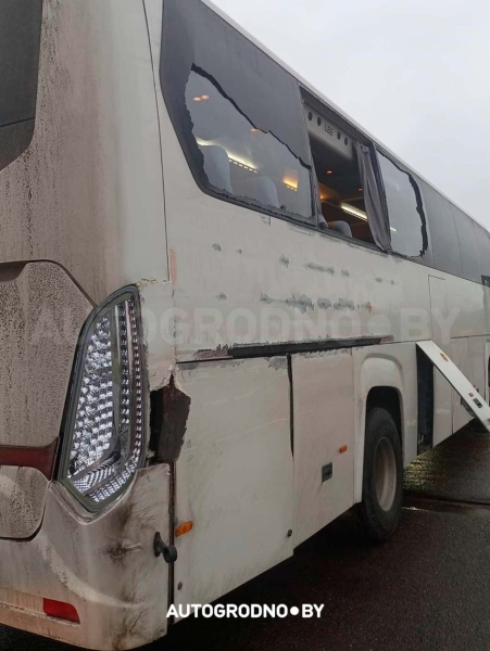 Автобус «Варшава - Гродно» врезался в полицию и пожарную возле Белостока. Первые подробности